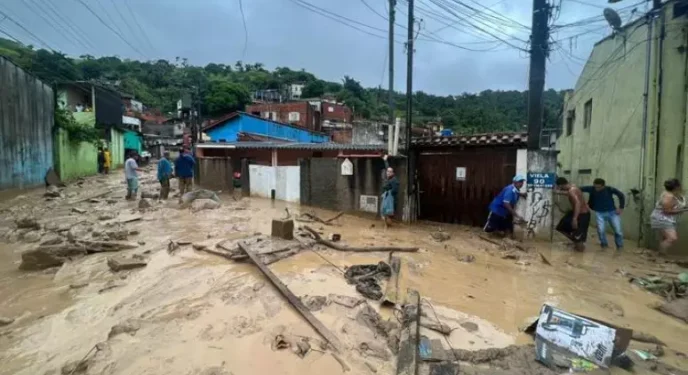Chuva deixa ao menos 36 mortos no litoral de São Paulo