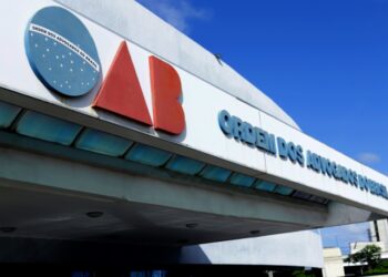 Seccional estadual da OAB nomeia cachorro diretor de coordenadoria