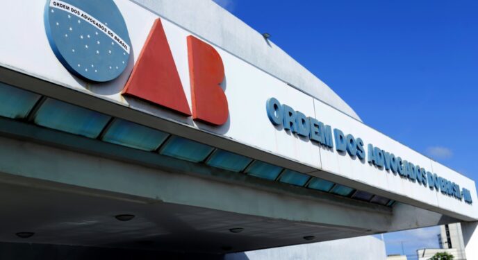 Seccional estadual da OAB nomeia cachorro diretor de coordenadoria