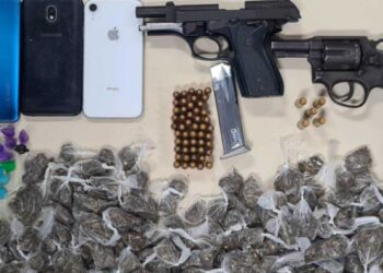 Três traficantes são presos com pistola, revólver, munições e drogas na Bahia