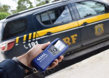 PRF prende dois motoristas alcoolizados no interior baiano