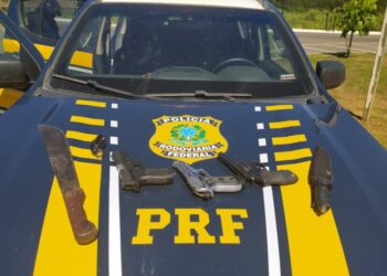 PRF prende três homens com pistolas, revólver e munição na Bahia