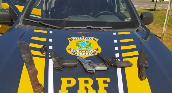 PRF prende três homens com pistolas, revólver e munição na Bahia