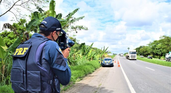 PRF alerta sobre os riscos do excesso de velocidade no carnaval