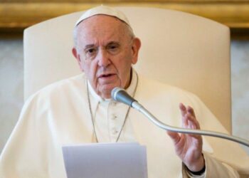 Lei que criminaliza pessoas LGBT+ é “pecado” e injustiça, diz Papa