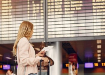 Companhia aérea deve indenizar por atraso em voo