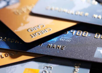 Loja e banco devem indenizar cliente em R$ 10 mil por cartão não solicitado e negativação