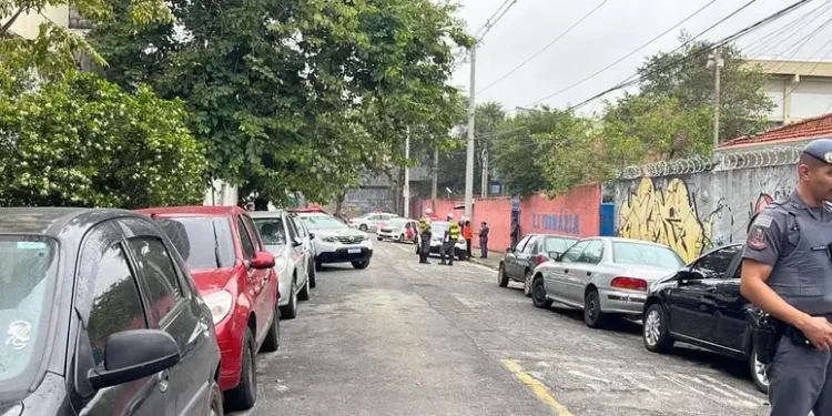 Professora morre e quatro ficam feridos após ataque em escola de SP