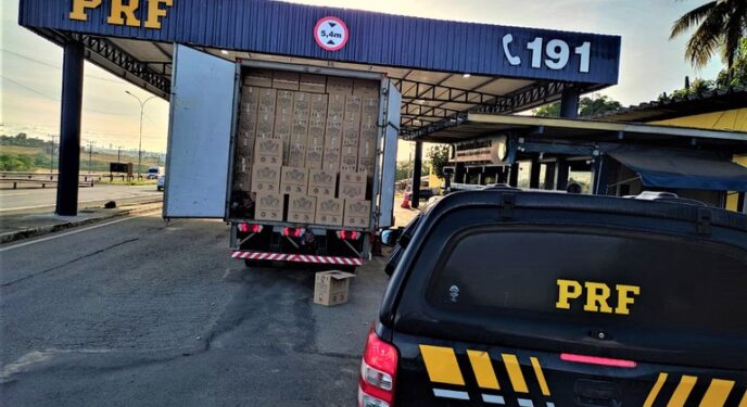 PRF faz apreensão de R$ 935 mil em cigarros na Bahia