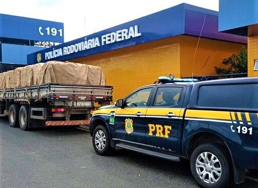 PRF apreende 31 mil kg de cimento sem nota fiscal na Bahia