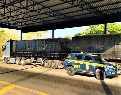PRF apreende carreta carregada de farinha de trigo com nota fiscal fraudada