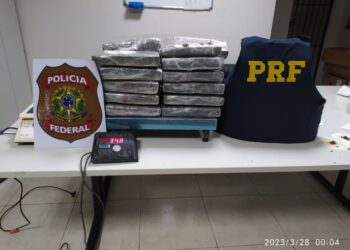PRF prende mulher com maconha em ônibus na Bahia