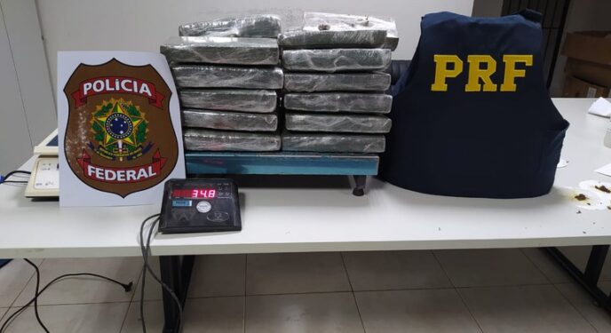 PRF prende mulher com maconha em ônibus na Bahia