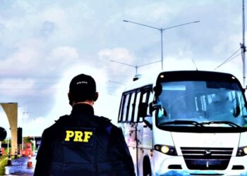 Motorista de ônibus alega cansaço e entrega direção a pessoa não habilitada na Bahia