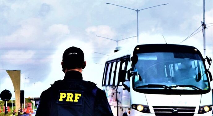 Motorista de ônibus alega cansaço e entrega direção a pessoa não habilitada na Bahia