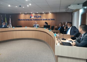 TCM aprova contas e multa 5 prefeitos; uma foi reprovada