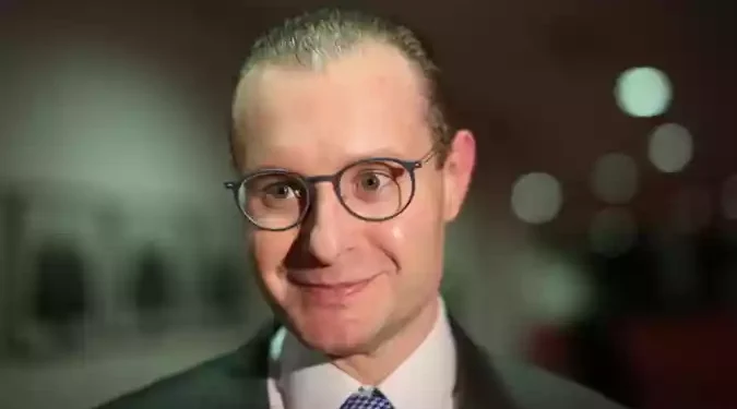 Babás vão à Justiça contra Zanin e esposa sob alegação de jornada abusiva e dano moral