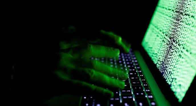 Facebook, Claro e banco Banqi devem indenizar cliente que teve linha clonada