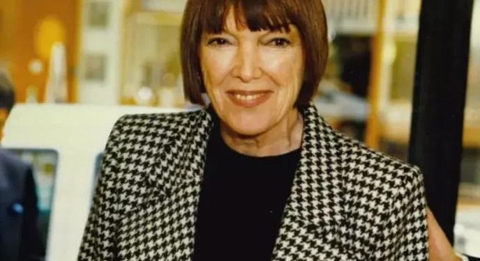 Morre estilista que popularizou a minissaia