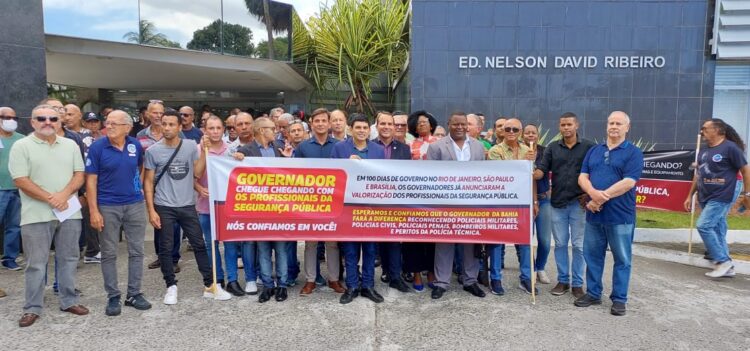 Profissionais de segurança pública da Bahia cobram valorização do governo