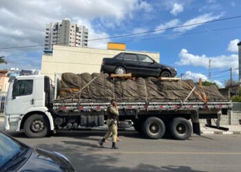 PF e PM apreendem 101 kg de cocaína em caminhão na Bahia