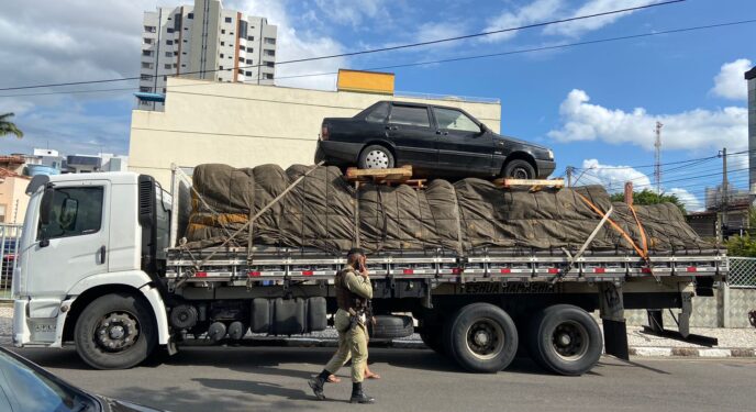 PF e PM apreendem 101 kg de cocaína em caminhão na Bahia