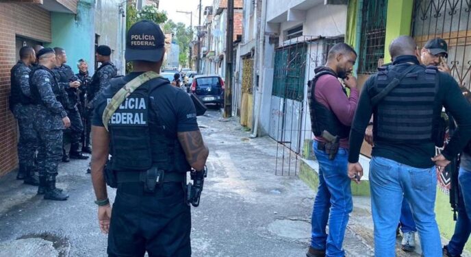 PF e PM fazem operação contra criminosos que roubam instituições financeiras na Bahia