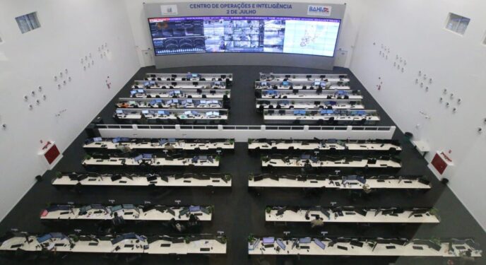 Polícia baiana localiza 30 autores de fake news e com armas em escolas