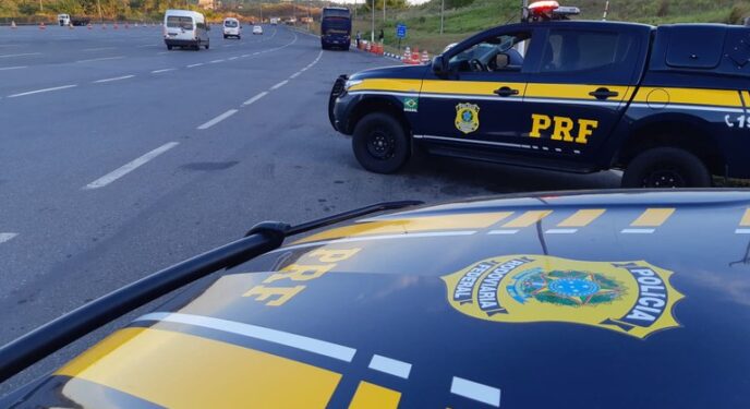 Mulher vai à porta da PRF com ciclomotor roubado e é detida na Bahia