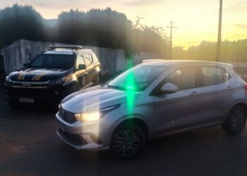 PRF recupera 2 veículos com ‘queixa’ de crime no interior baiano