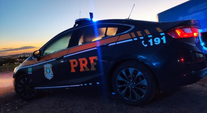 PRF recupera 3 veículos na Bahia, um deles comprado com documentos falsos