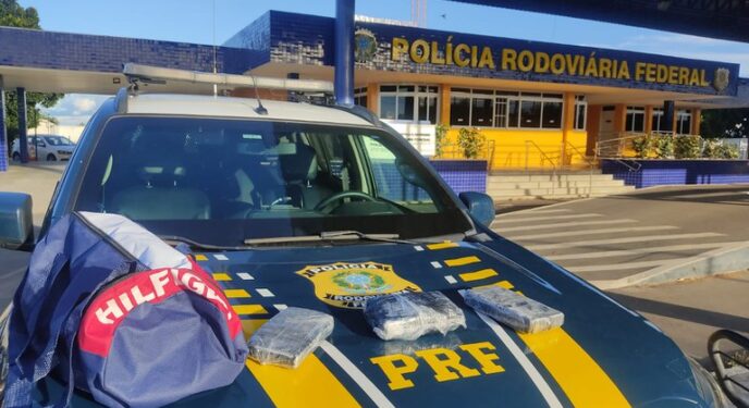 PRF prende passageiro de ônibus com cocaína avaliada em R$ 500 mil na Bahia