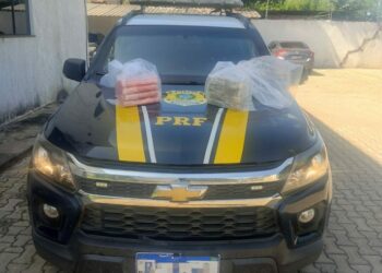 PRF apreende 8 Kg de drogas em ônibus interestadual na Bahia