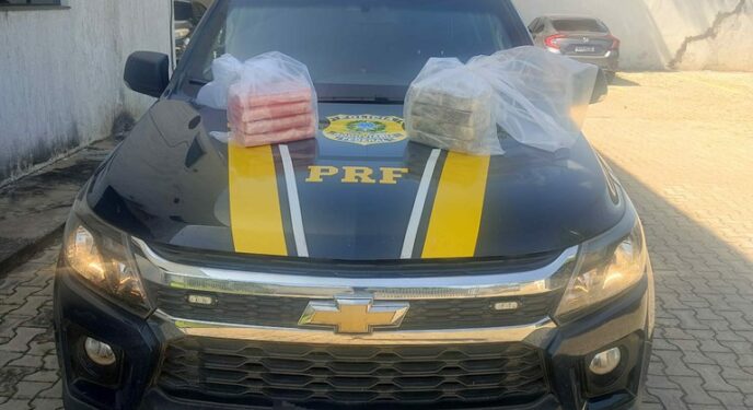 PRF apreende 8 Kg de drogas em ônibus interestadual na Bahia