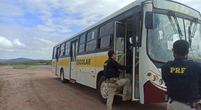 PRF flagra transporte escolar irregular na Bahia
