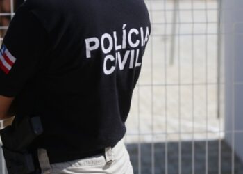 Mulher morre e filha de 1 ano é baleada em assalto no interior baiano