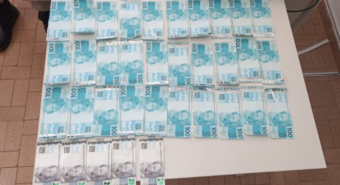 PF e PM prendem mulher com R$ 4 mil em cédulas falsas na Bahia