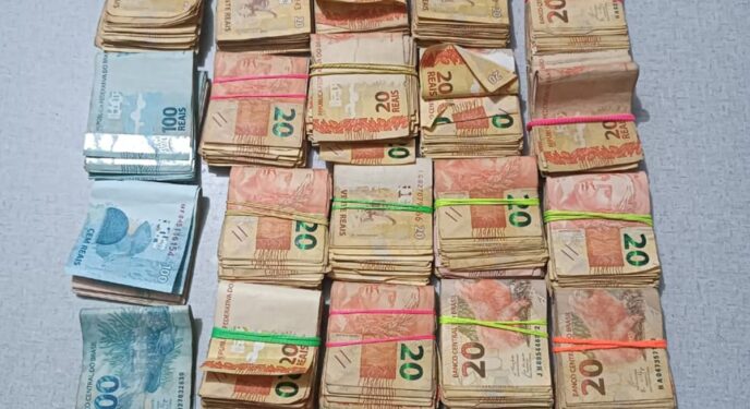 PM prende foragido da Justiça com mais de R$ 33 mil no interior baiano