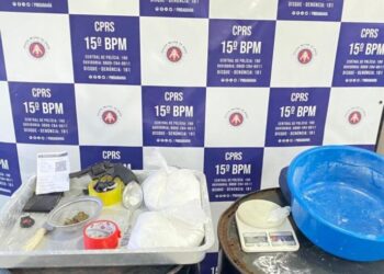 PM apreende maconha, cocaína, cartões e carregadores no interior baiano