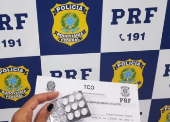 PRF autua 4 carreteiros por porte de comprimidos de anfetamina na Bahia