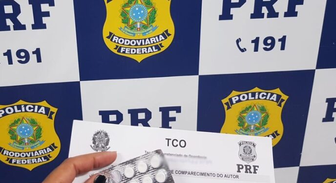PRF autua 4 carreteiros por porte de comprimidos de anfetamina na Bahia