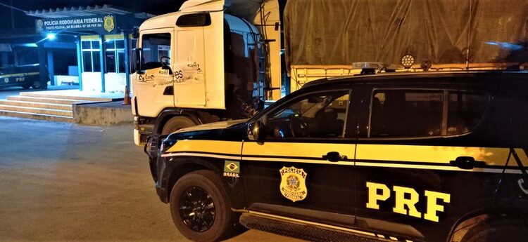 Bitrem fora de rota é aprendido por crime fiscal pela PRF na Bahia