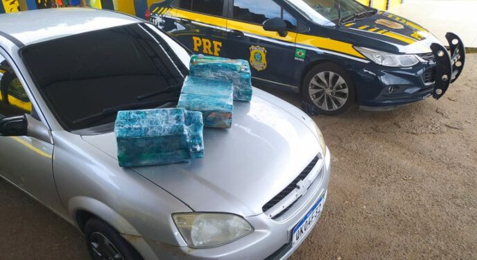 Casal é preso com de 50 Kg de maconha em carro na Bahia