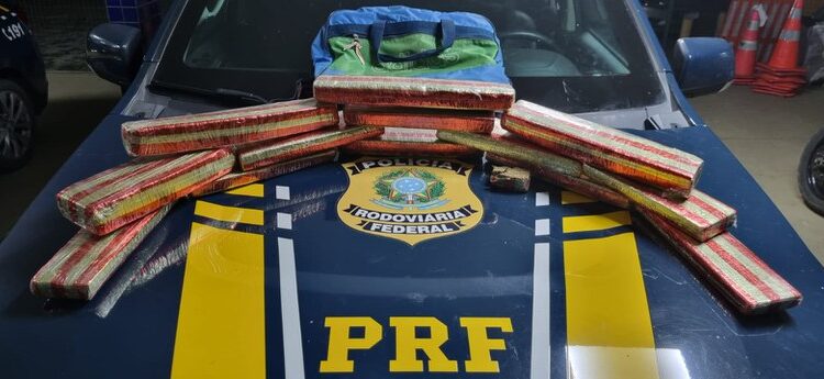 Jovem com filha de 3 anos é presa com maconha em ônibus na Bahia