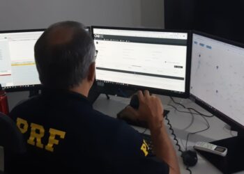 PRF prende dois foragidos da Justiça nas rodovias da Bahia