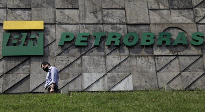 Preço do barril de petr0leo cai e Petrobras pode reduzir do diesel e da gasolina