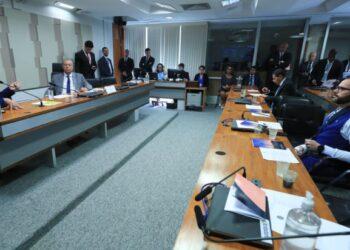 Conselho de Ética abre processo contra cinco senadores