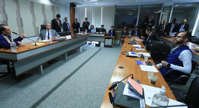 Conselho de Ética abre processo contra cinco senadores