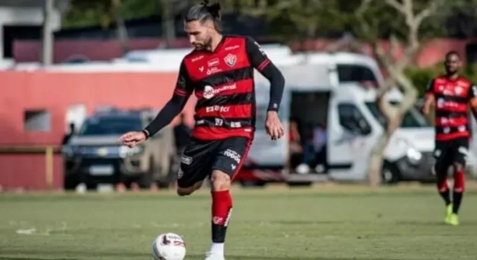 Atacante do Vitória é diagnosticado com câncer de pele