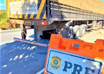 PRF apreende chapas de granito e sacos de farinha de trigo sem nota fiscal na Bahia